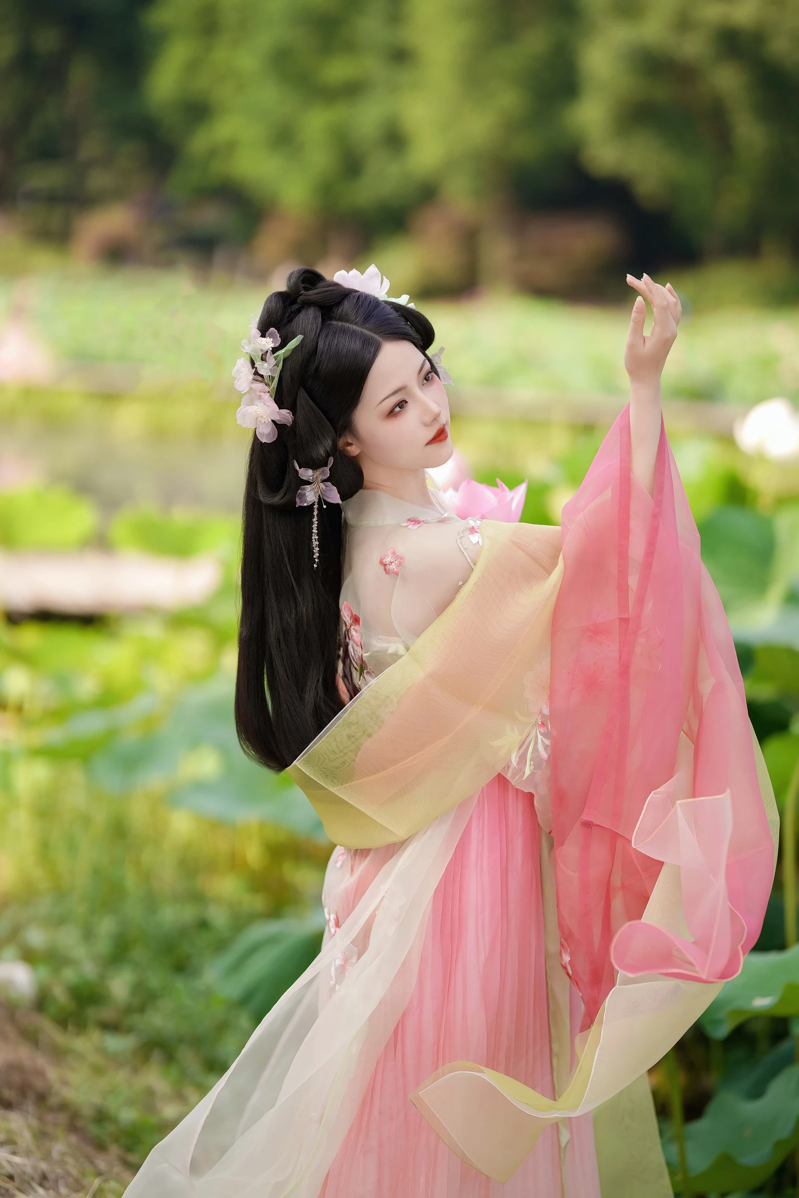 [YITUYU]艺图语-2024.09.11-误入藕花深处-魚小鯉lili-[21P-216MB]-3.webp